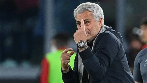 Mourinho đứt mạch 43 trận bất bại trên sân nhà ở Serie A