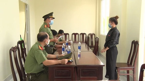 Công an huyện Phong Điền, TP Cần THơ xử phạt một trường hợp đưa thông tin sai sự thật lên MXH.