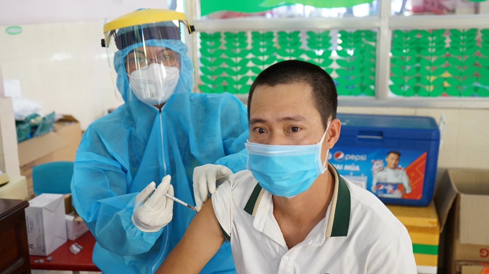 Các địa phương đang nỗ lực đẩy nhanh tiến độ tiêm chủng vaccine phòng COVID-19.