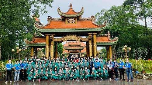 Tour “du lịch bong bóng” do Saigontourist tổ chức vào cuối tháng 9/2021 dành cho các y, bác sĩ nơi tuyến đầu tham quan địa đạo Củ Chi