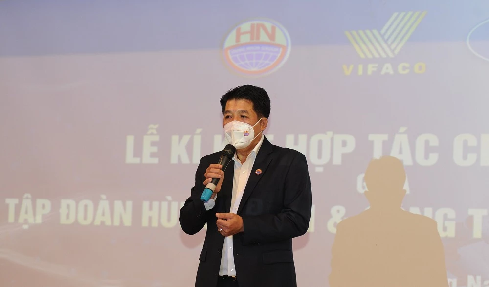Ông Vũ Mạnh Hùng, Phó chủ tịch Hiệp hội Nông nghiệp số Việt Nam, Chủ tịch Tập đoàn Hùng Nhơn Việt Nam phát biểu tại lễ ký kết.