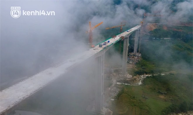 Ảnh: Cận cảnh cây cầu cạn cao nhất Việt Nam đang bước vào giai đoạn hoàn thiện - Ảnh 5.