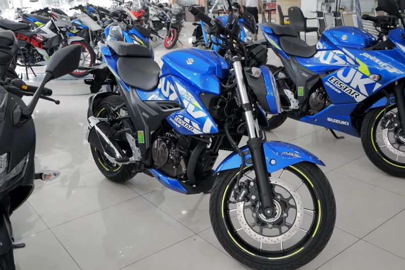 Suzuki Gixxer 250 màu xanh đen.