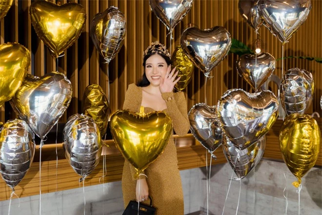 Hoa hậu Phan Hoàng Thu khoe nhẫn kim cương 1 tỷ đúng ngày sinh nhật - Ảnh 3.