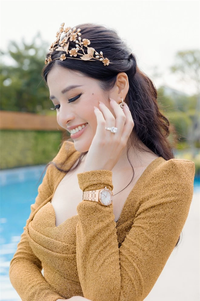 Hoa hậu Phan Hoàng Thu khoe nhẫn kim cương 1 tỷ đúng ngày sinh nhật - Ảnh 4.