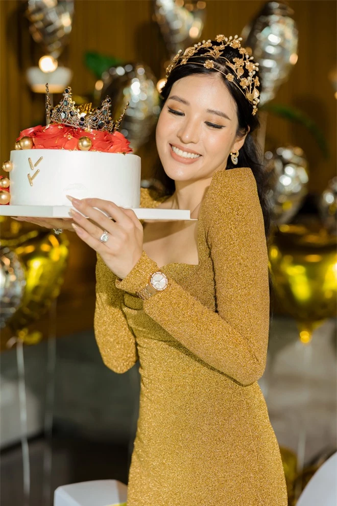 Hoa hậu Phan Hoàng Thu khoe nhẫn kim cương 1 tỷ đúng ngày sinh nhật - Ảnh 5.