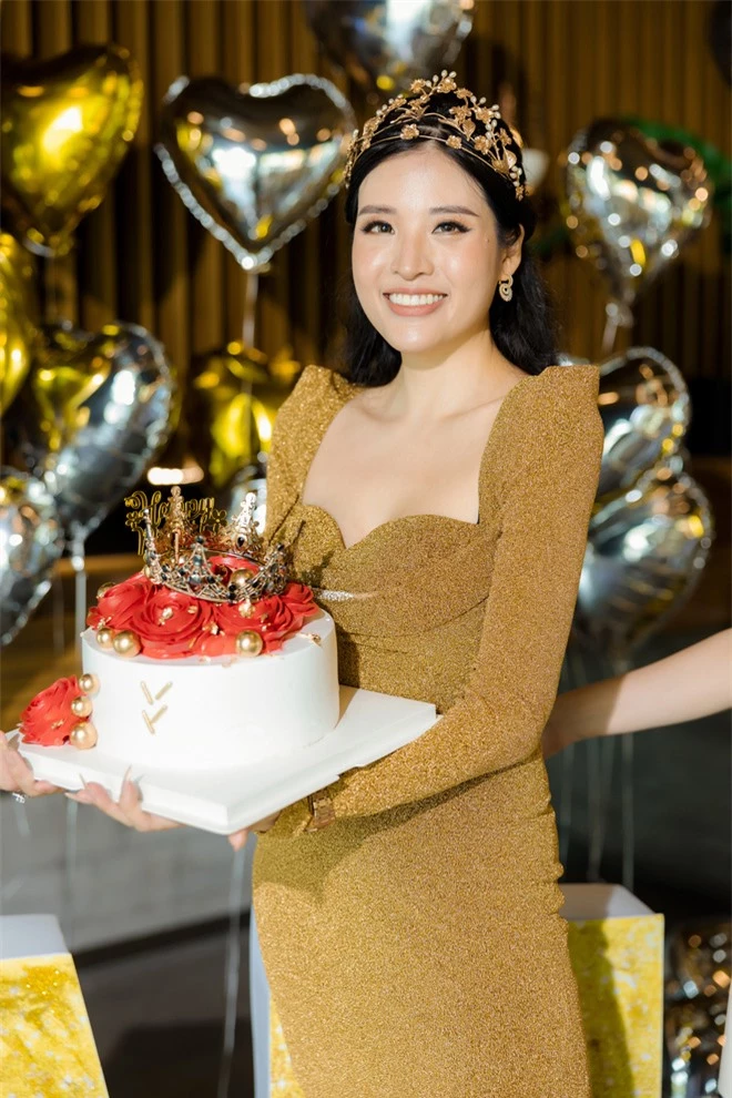 Hoa hậu Phan Hoàng Thu khoe nhẫn kim cương 1 tỷ đúng ngày sinh nhật - Ảnh 7.