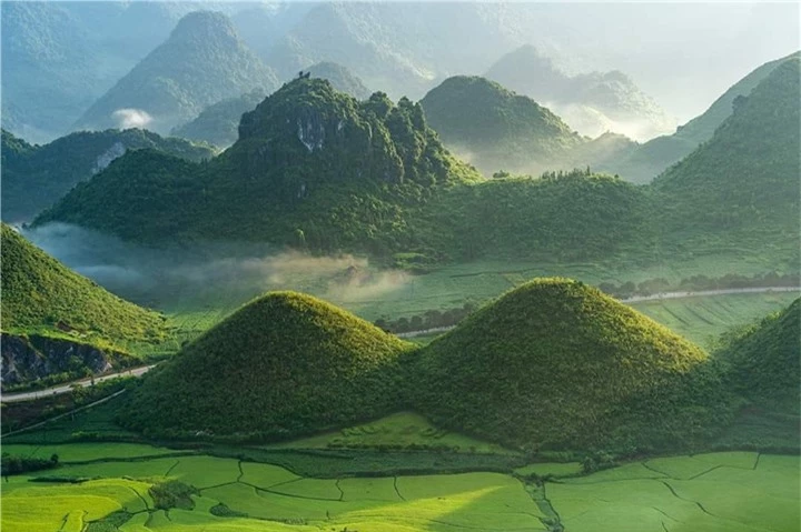 Núi đôi Cô Tiên - tuyệt tác thiên nhiên chỉ có ở riêng đất Hà Giang - 1