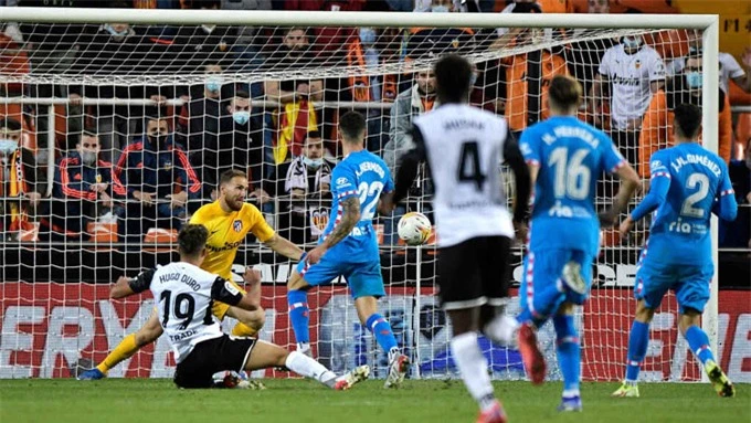 Hugo Duro lập cú đúp trong thời gian bù giờ để giúp Valencia giữ lại 1 điểm
