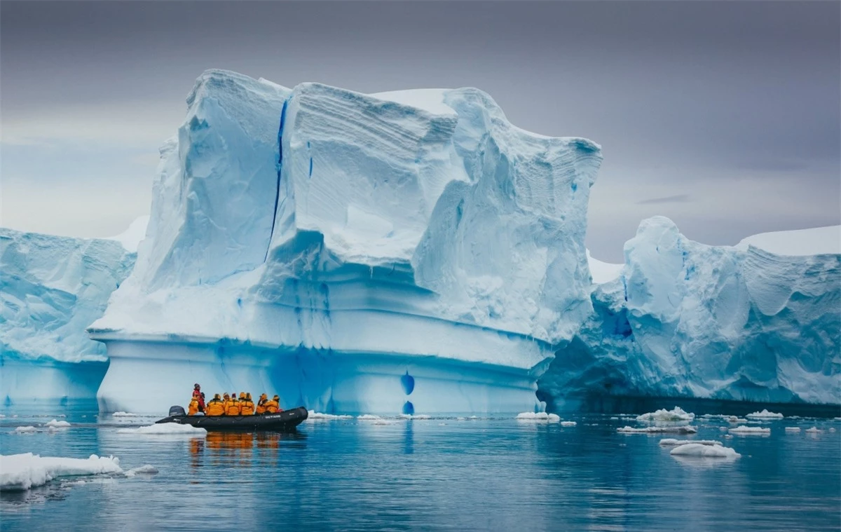 Khách du lịch đến thăm Nam Cực. Ảnh: Getty Images