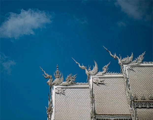 Wat Rong Khun: Ngôi đền Trắng nổi tiếng ở Thái Lan với vẻ đẹp kỳ dị 10