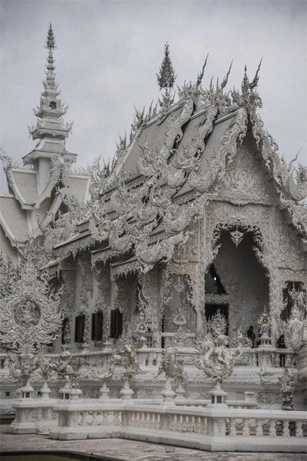 Wat Rong Khun: Ngôi đền Trắng nổi tiếng ở Thái Lan với vẻ đẹp kỳ dị 16