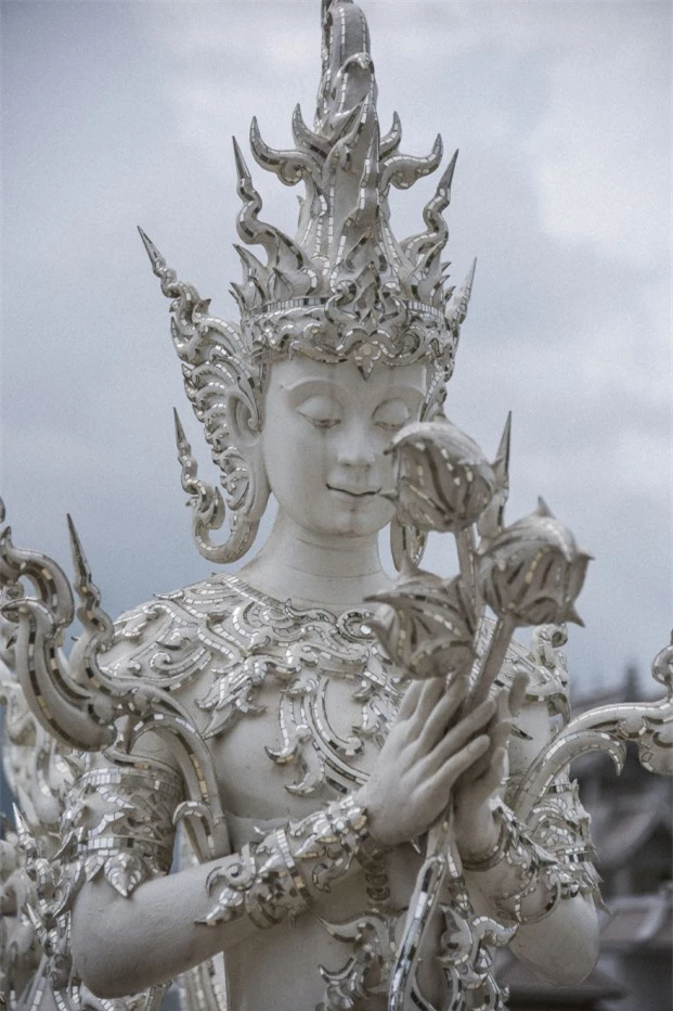 Wat Rong Khun: Ngôi đền Trắng nổi tiếng ở Thái Lan với vẻ đẹp kỳ dị 5
