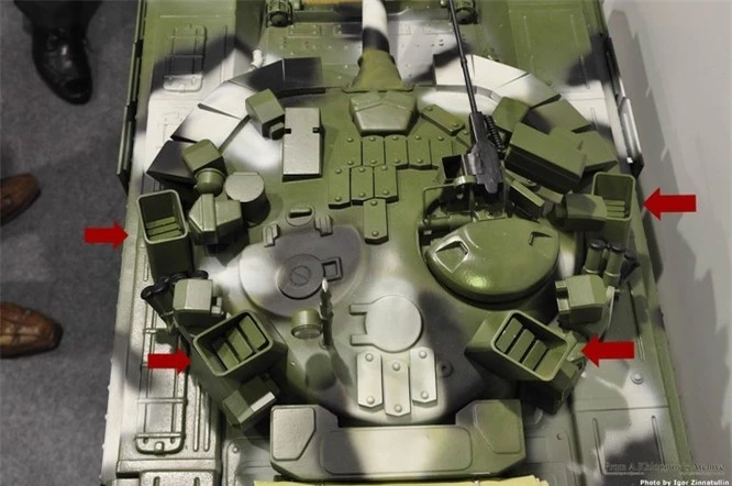 Để hoàn thành nhiệm vụ, Arena-M được thiết kế để có thể tự động theo dõi tất cả các loại đầu đạn nhằm vào xe tăng, khi có mục tiêu tiếp cận xe tăng theo bất kỳ hướng nào, hệ thống sẽ tự động tiêu diệt nó.