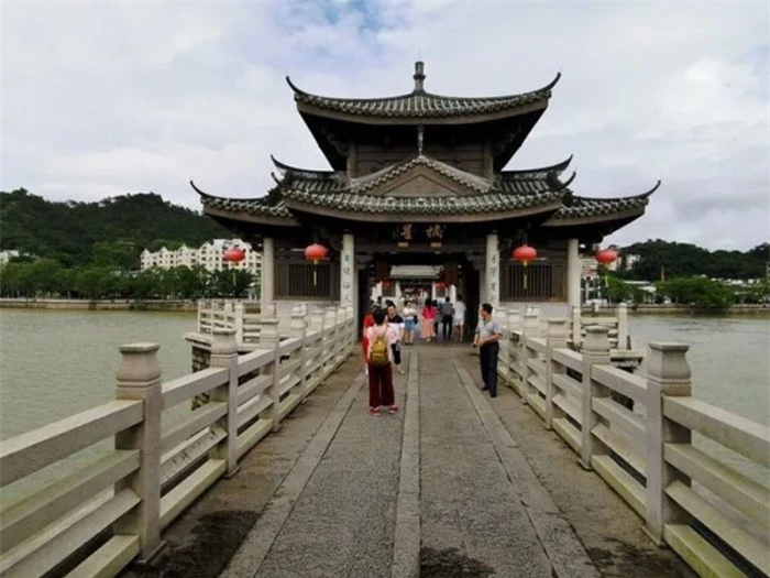 Du khách sững sờ trước vẻ đẹp của 1 trong 4 cây cầu nổi tiếng nhất lịch sử cổ đại TQ 4