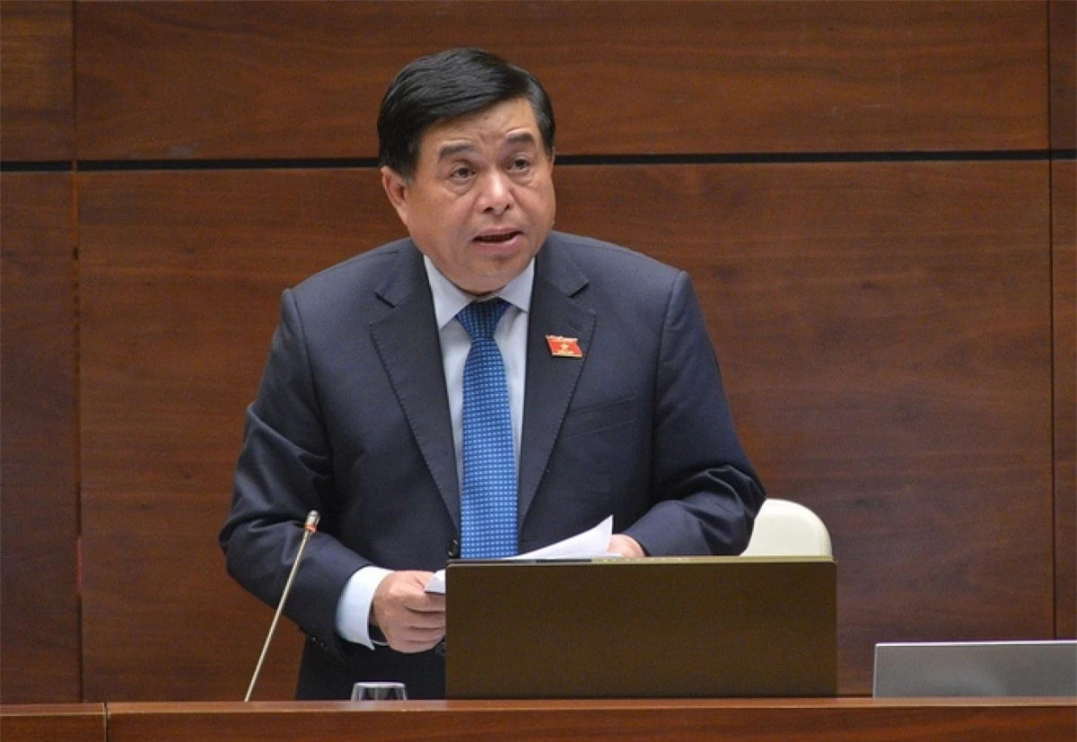 Bộ trưởng Bộ KH&amp;ĐT Nguyễn Chí Dũng trả lời chất vấn trước Quốc hội chiều 11/11.