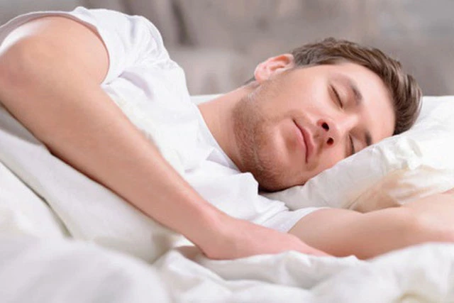 Các chuyên gia đều khuyên chúng ta nên ngủ và thức dậy vào một giờ nhất định, kể cả vào các ngày cuối tuần