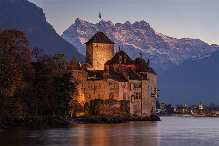 Chiêm ngưỡng 10 lâu đài đẹp như mộng ở châu Âu 10