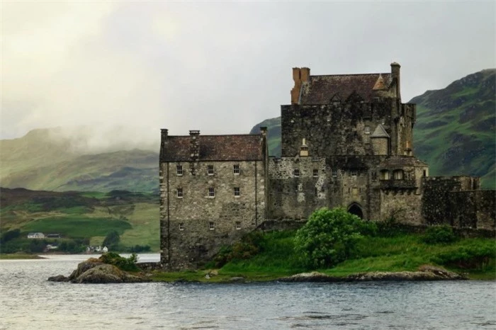 Chiêm ngưỡng 10 lâu đài đẹp như mộng ở châu Âu 9