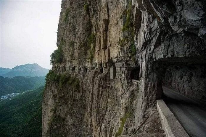 Người dân ở ngôi làng Trung Quốc tự tay đào đường xuyên núi vì… quá cô đơn 3