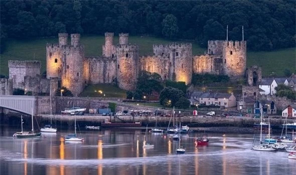 Những bóng ma bên trong lâu đài huyền bí nhất xứ Wales 1
