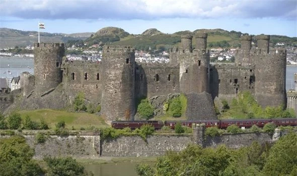 Những bóng ma bên trong lâu đài huyền bí nhất xứ Wales 2