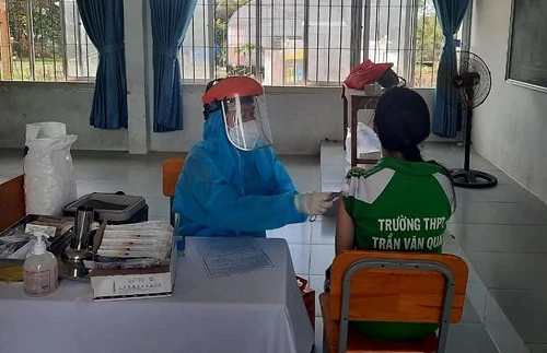 Học sinh Trường THPT Trần Văn Quan (huyện Long Điền) được tiêm vắc xin phòng COVID-19