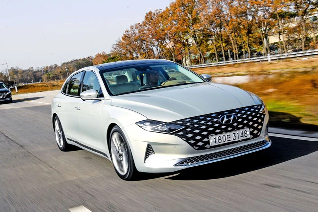 1. Hyundai Grandeur (doanh số: 9.448 chiếc).