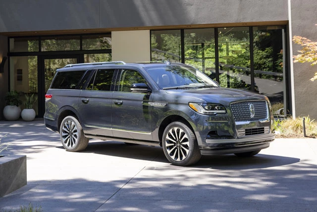 3. Lincoln Navigator 2022.