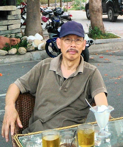 Họa sĩ Vink (Ảnh chụp tại Đà Nẵng năm 2016, gần cầu Trần Thị Lý)