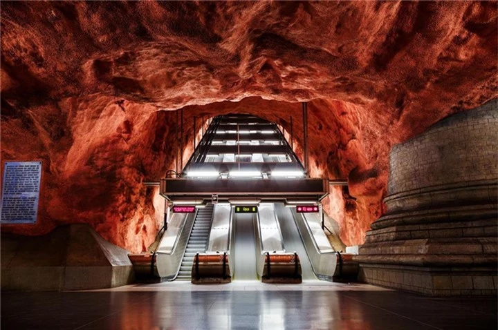 6 ga tàu điện ngầm thiết kế như lối vào thế giới khác, lộng lẫy hệt cung điện - 2