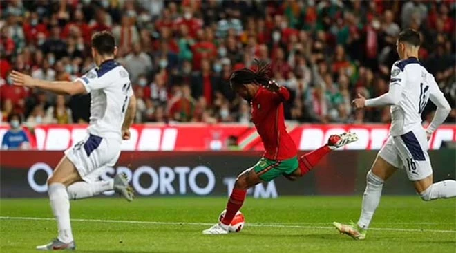 Sanches ghi bàn trước nhưng Bồ Đào Nha vẫn thua ngược Serbia