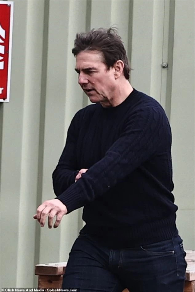 Tá hoả vì Tom Cruise hiện tại: Body phát tướng, da chảy xệ như ông lão U80, tiếc đứt ruột thời đẹp trai huyền thoại hồi xưa - Ảnh 2.