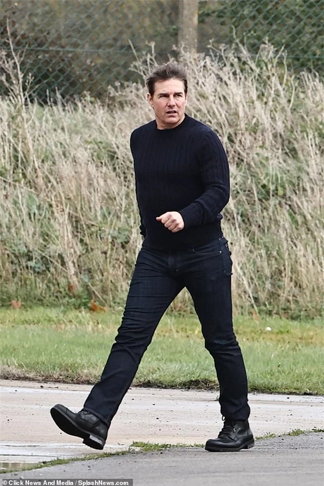 Tá hoả vì Tom Cruise hiện tại: Body phát tướng, da chảy xệ như ông lão U80, tiếc đứt ruột thời đẹp trai huyền thoại hồi xưa - Ảnh 3.