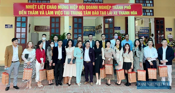 Đoàn HHDN TP Thanh Hóa thăm Công ty TNHH Thương mại và Dịch vụ Hoa Hồng Hà.