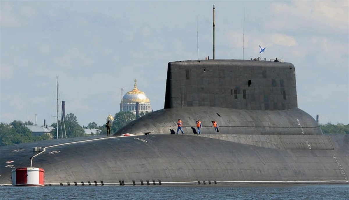 Tàu ngầm lớp Typhoon Dmitry Donskoy, tàu ngầm lớn nhất thế giới đang hoạt động ở St. Petersburg ngày 26/7/2017. Ảnh: AFP