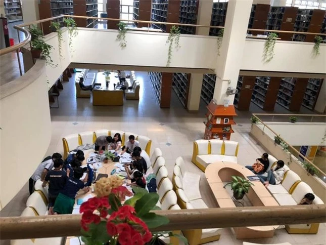 ‘So kè’ những thư viện bậc nhất tại TP. HCM ảnh 6
