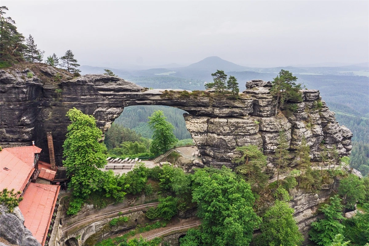 5 cây cầu đá tự nhiên ngoạn mục nhất hành tinh