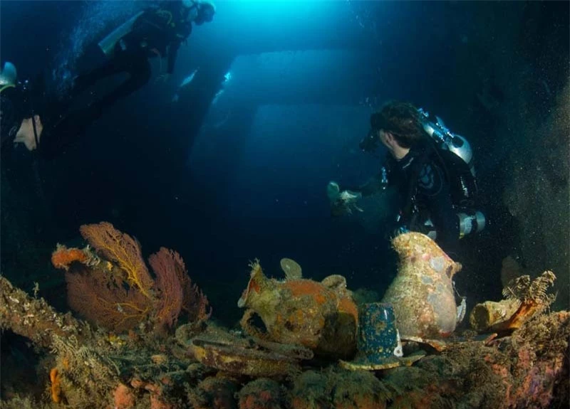 Cận cảnh những xác tàu chìm sâu dưới đáy đại dương