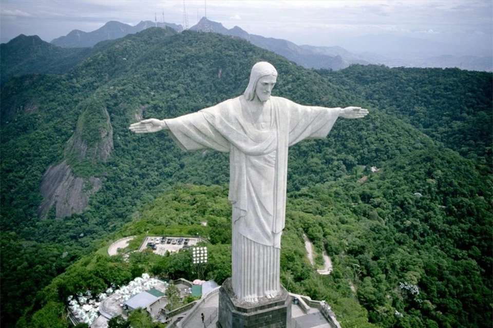 Choáng ngợp với 7 bức tượng lớn nhất thế giới