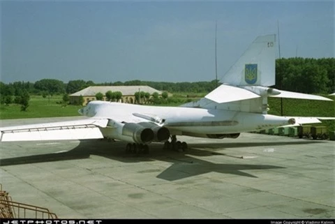Ukraine khien Nga bat ngo voi may bay nem bom Tu-160