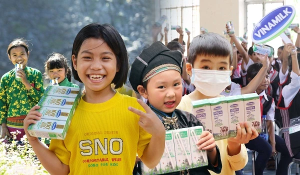 ượt qua các trở ngại do COVID-19, Vinamilk vẫn tiếp nối hành trình Quỹ sữa Vươn cao Việt Nam, mang hàng triệu ly sữa đến với trẻ em khó khăn trên cả nước.