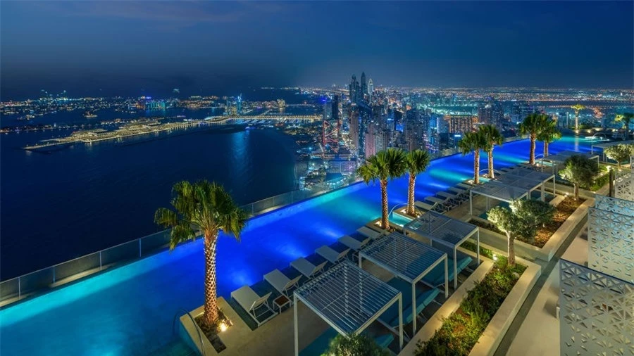 Bể bơi vô cực cao nhất thế giới ở Dubai