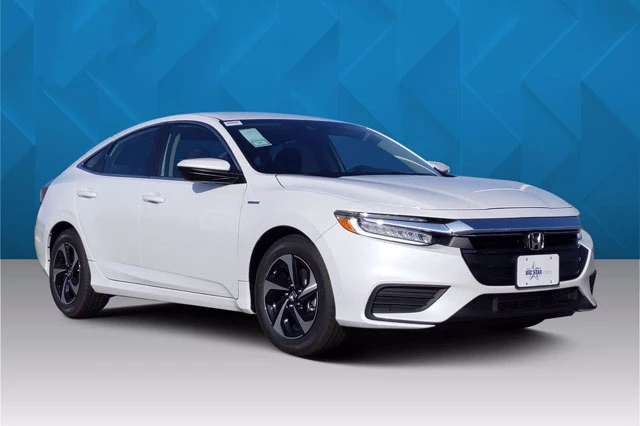 =4. Honda Insight 2022 (mức tiêu hao nhiên liệu ở đường hỗn hợp: 4,52 lít/100 km).