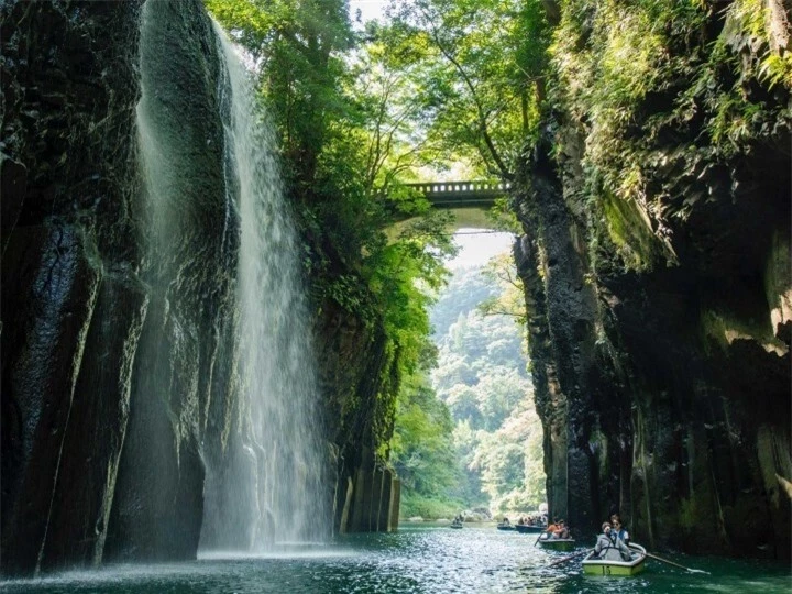 Cảnh thiên nhiên huyền bí ở hẻm núi ‘nơi nước Nhật được sinh ra’ - 4