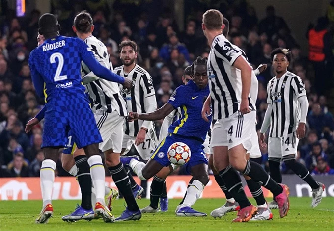 Chalobah ghi bàn mở tỷ số trong trận Chelsea vs Juventus