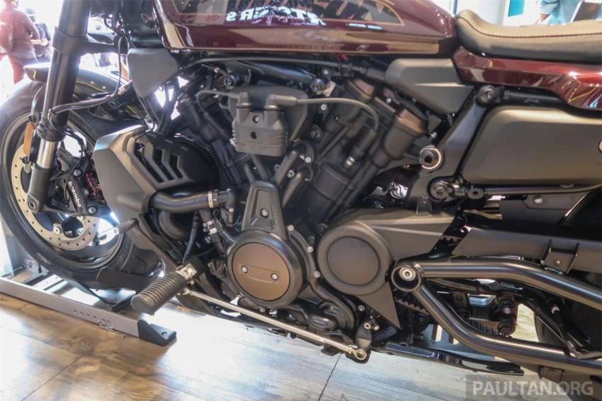 Với động cơ dung tích 1.250 cc làm mát bằng chất lỏng, Harley-Davidson Sportster S 2021 có công suất 121 mã lực tại vòng quay 7.500 vòng/phút và mô men xoắn 127 Nm tại vòng quay 9.000 vòng/phút.