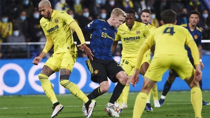 Van de Beek chơi nhạt nhòa trước Villarreal