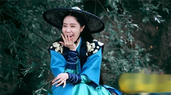 3 mỹ nhân Hàn bị chỉ trích khi đóng phim Hoa ngữ: Yoona nhận gạch vì quá đẹp, trùm cuối diễn hơn 10 phim vẫn nhạt nhòa - Ảnh 2.
