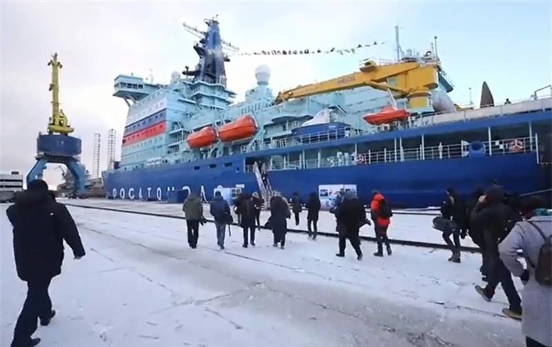 Tàu Siberia thuộc dự án 22220 được thiết kế để đảm bảo vai trò lãnh đạo của Nga ở Bắc Cực. Chiều dài của tàu là 173,3 mét, chiều rộng 34 mét, lượng choán nước - 33,5 nghìn tấn. Những tàu phá băng này có thể phá vỡ lớp băng dày tới 3 mét.